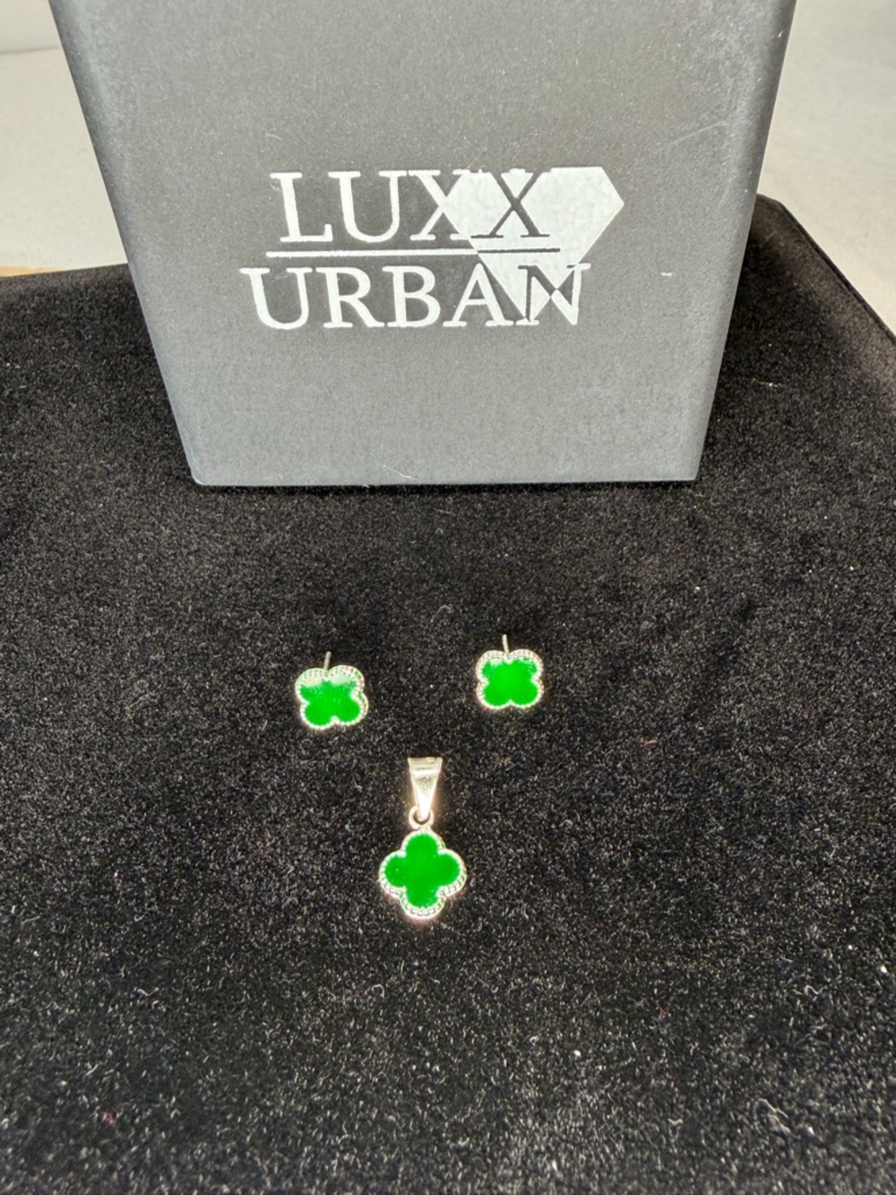Taxco Silver Green Clover Pendant & Stud Earrings